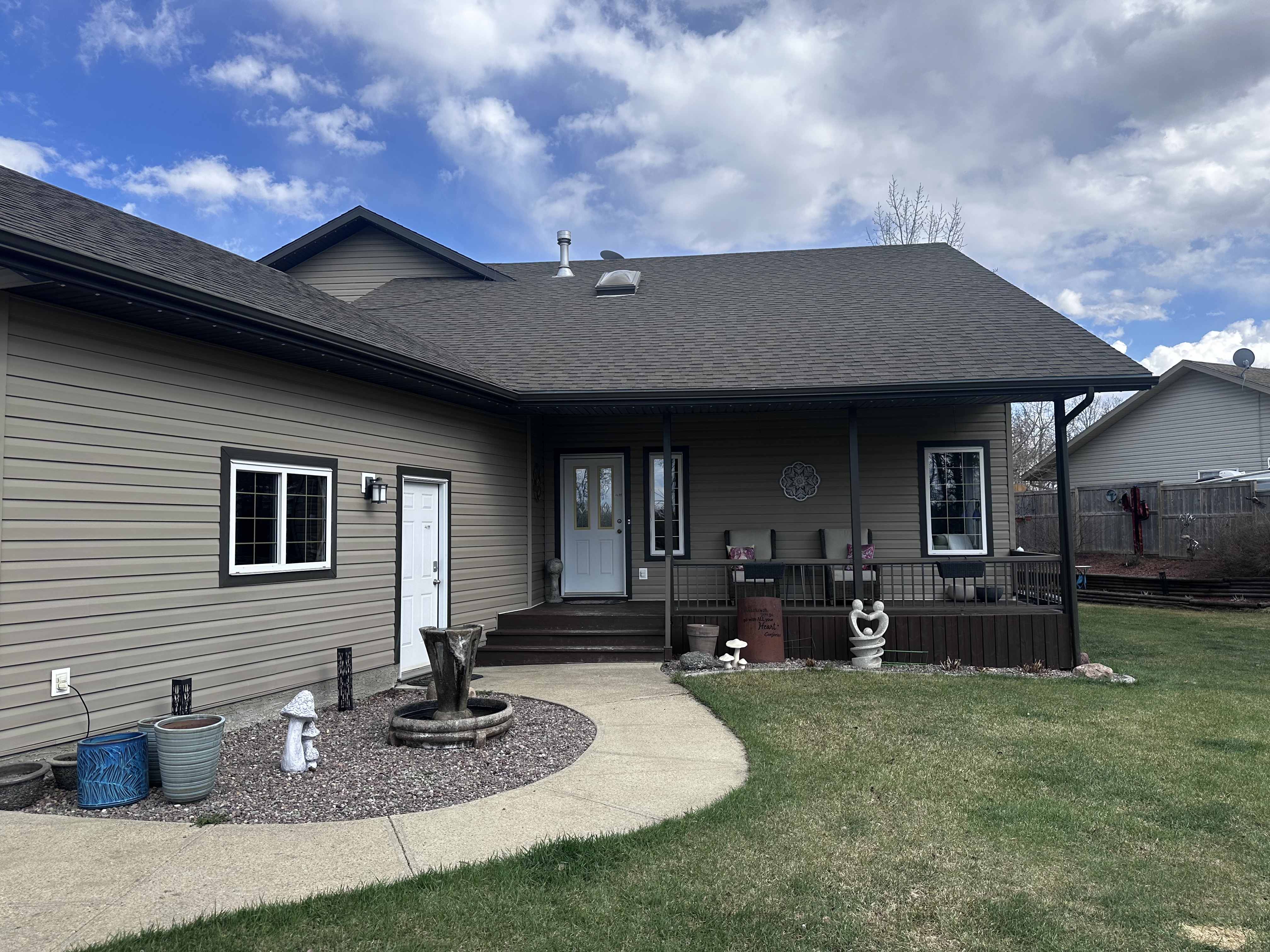 Professional exterior service team at work